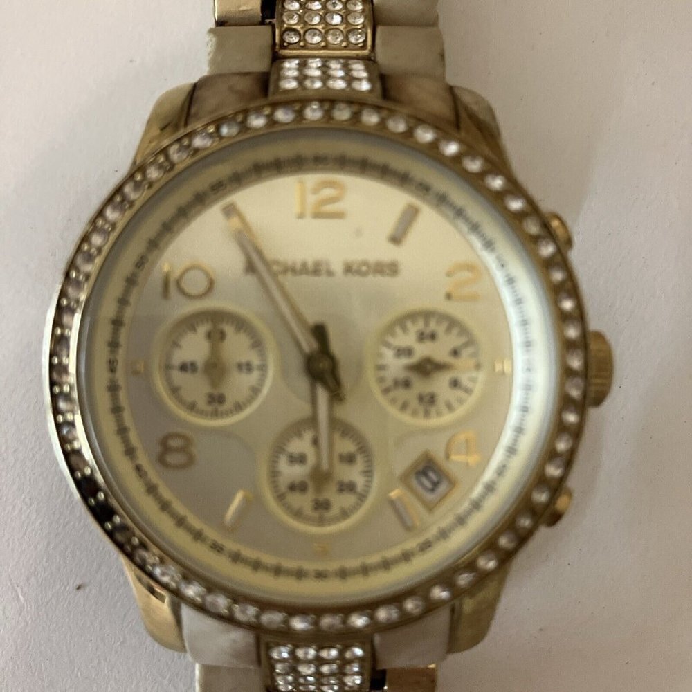 Michael Kors Watch Needs Battery And Can Be Used For Pieces - Picture 2 of 7